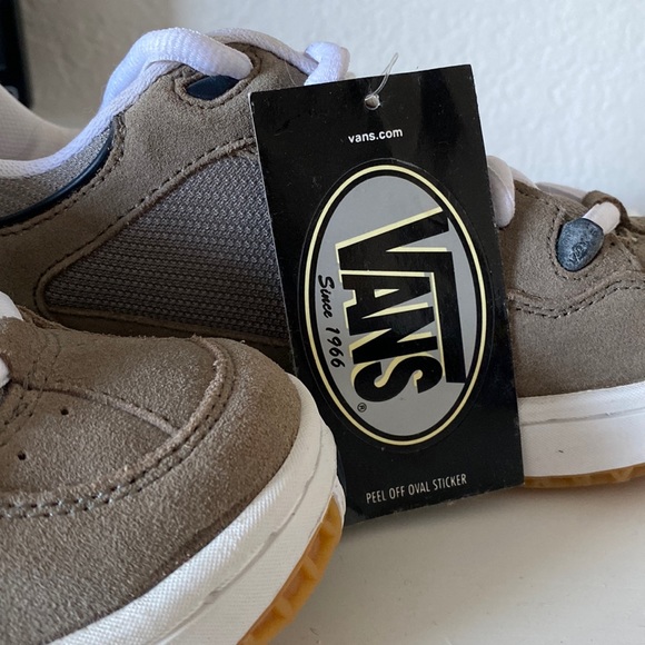 Vans - Men’s or Women’s RARE Vintage Sneakers (circa 2000s) BRAND NEW - Picture 2 of 8